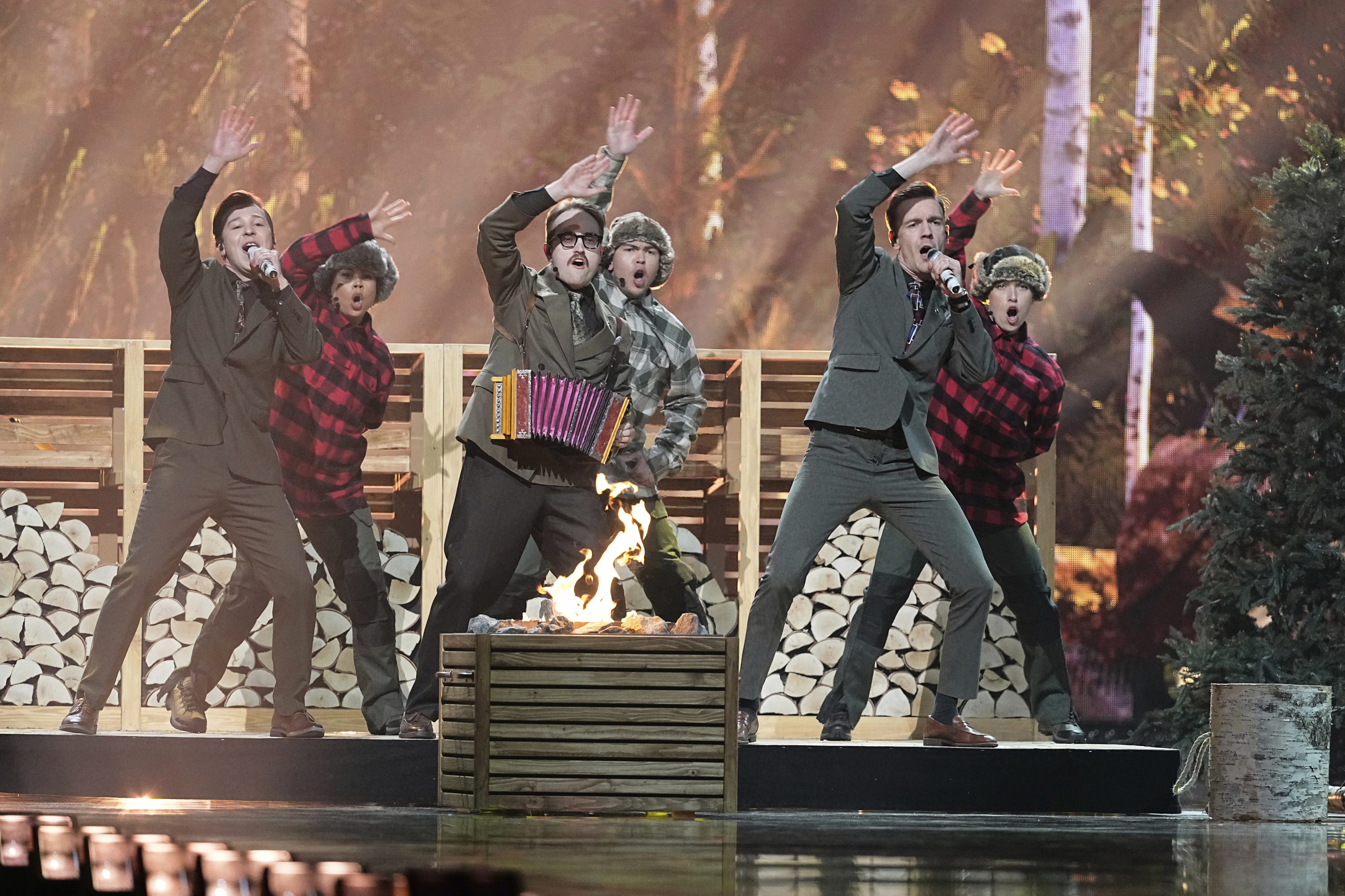 KAJ from Sweden performs the song "Bara Bada Bastu"